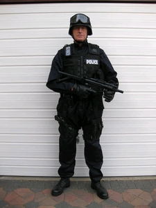 Armed Response outfit with MP5 rifle